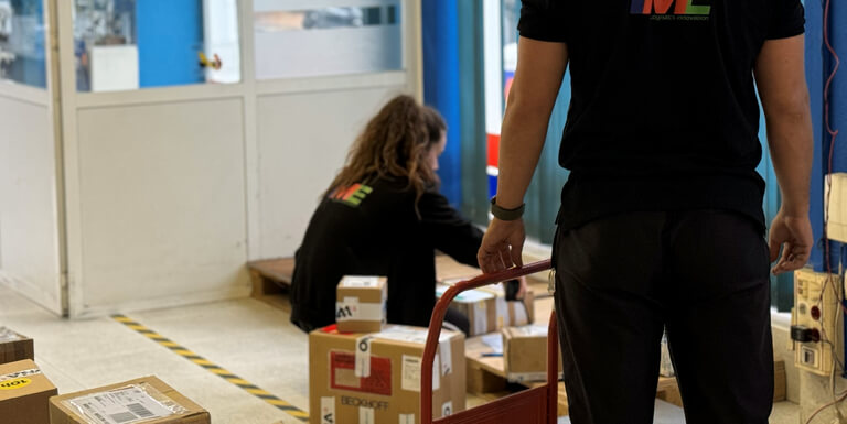 almacén de paquetería, como ejemplo de servicio de paquetería urgente